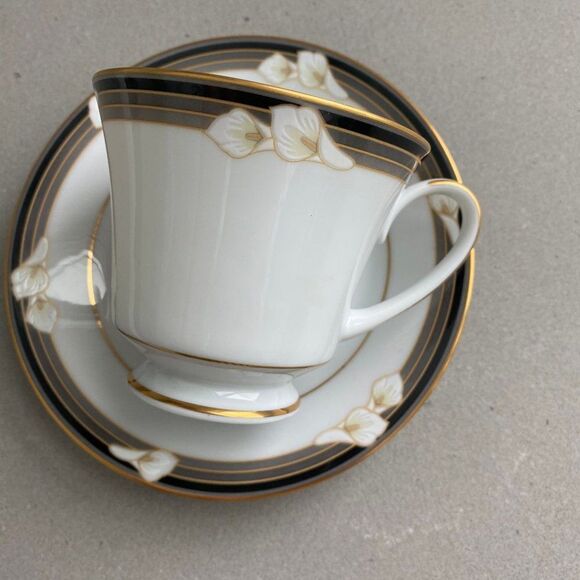 1985 Vintage Noritake Legendary Ellington Lily Design Footed Cup and Saucer Set - Picture 3 of 5